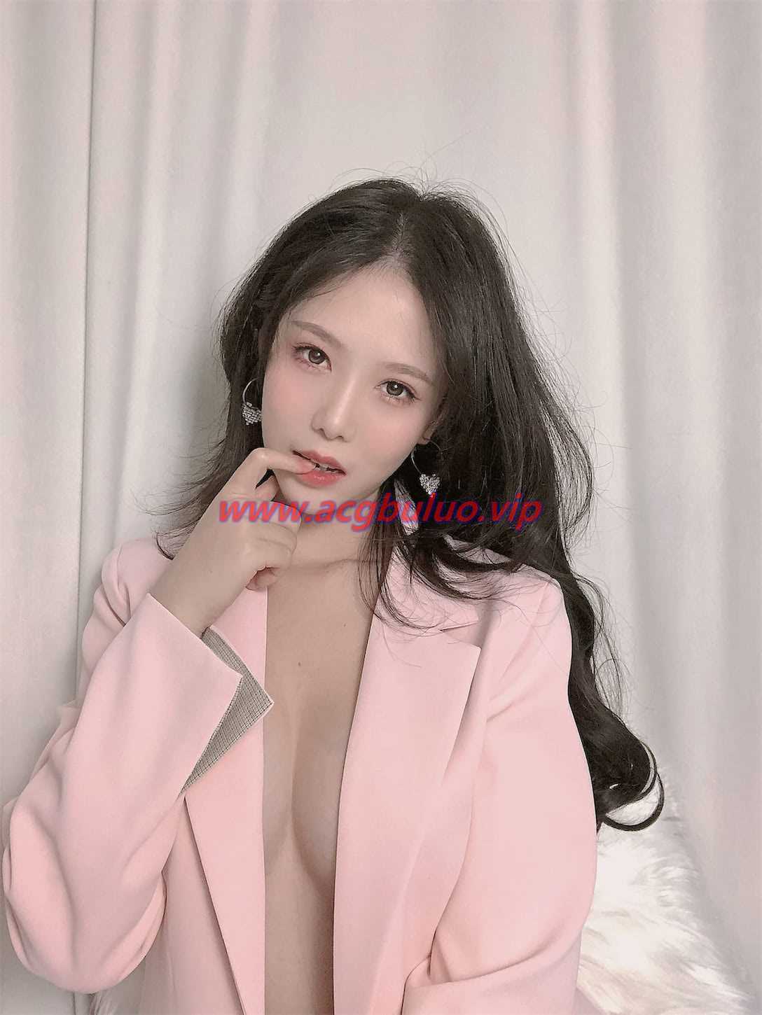 抖娘利世粉色西装24图(抖娘利世紫色玫瑰照片)插图2